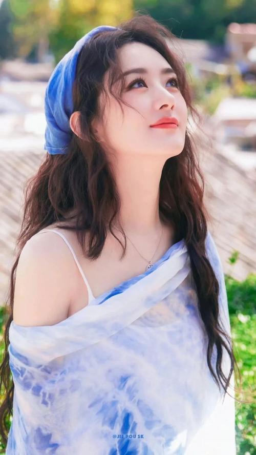 玻璃房里的她